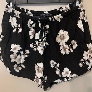 Brandy Melville Black and Cream Floral Shorts